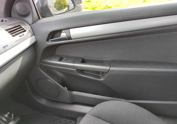 Opel Astra cena 8200 przebieg: 223198, rok produkcji 2007 z Płock małe 137